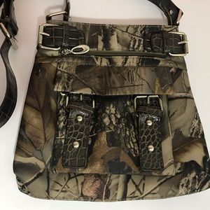 Realtree Hardwoods Crossbody Messenger Bag